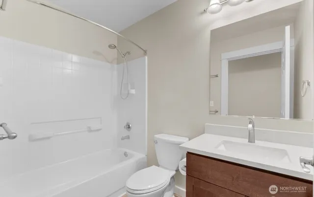 $2,900 | 25025 Southeast Klahanie Boulevard, Unit K102, Issaquah, WA 98029