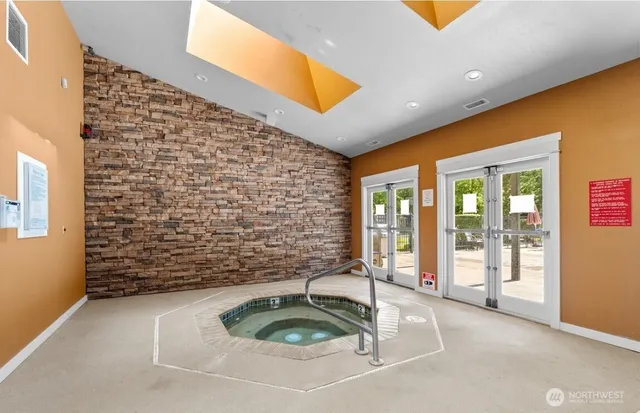 $2,900 | 25025 Southeast Klahanie Boulevard, Unit K102, Issaquah, WA 98029