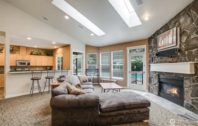 $2,900 | 25025 Southeast Klahanie Boulevard, Unit K102, Issaquah, WA 98029