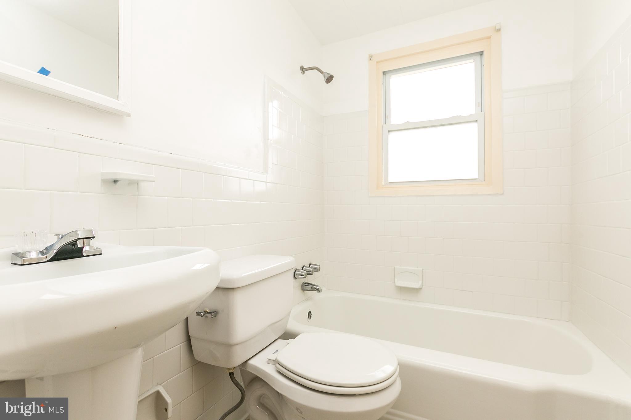 229 Riverthorn Road Middle River, MD 21220 - Photo 17 of 25 Full Bath