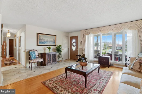 $550,000 | 101 Shubrook Lane, Aston, PA 19014