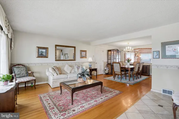$550,000 | 101 Shubrook Lane, Aston, PA 19014