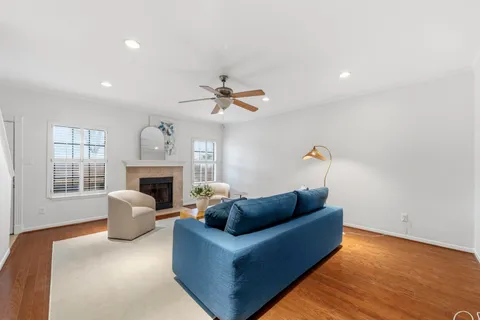 $179,000 | 9850 Pagewood Lane, Unit 1009, Houston, TX 77063