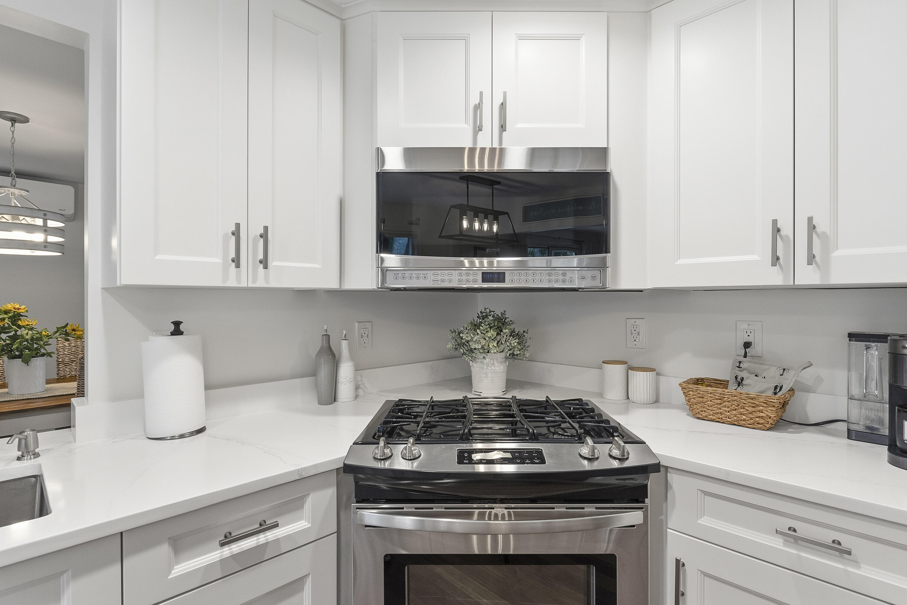 170 Shore Road York, ME 03902 - Photo 28 of 76 Gas Cooking