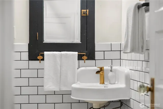 $279,950 | 1726 15th Avenue, Unit 14, Seattle, WA 98122