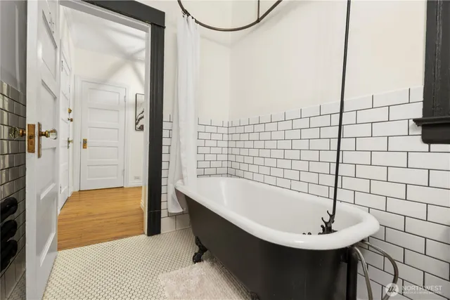 $279,950 | 1726 15th Avenue, Unit 14, Seattle, WA 98122