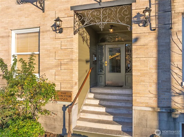 $279,950 | 1726 15th Avenue, Unit 14, Seattle, WA 98122