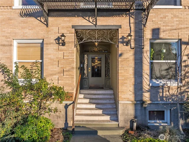 $279,950 | 1726 15th Avenue, Unit 14, Seattle, WA 98122