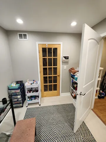 a view of a livingroom with furniture