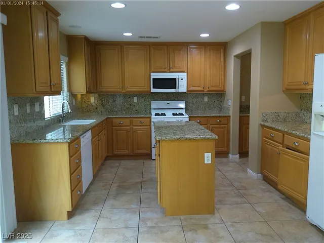 $2,100 | 7051 Oakwood Pines Court, Las Vegas, NV 89166