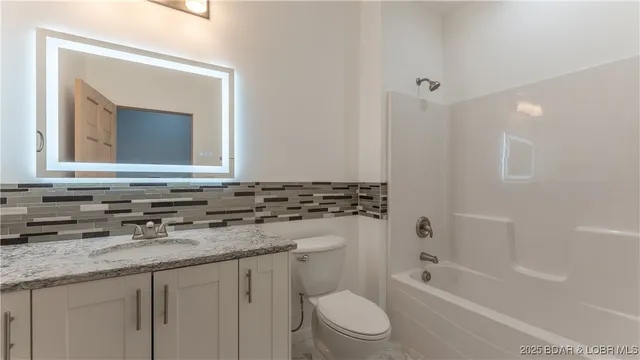 $380,000 | 39 Buckingham Drive, Camdenton, MO 65020