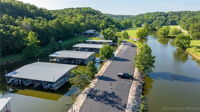 $380,000 | 39 Buckingham Drive, Camdenton, MO 65020