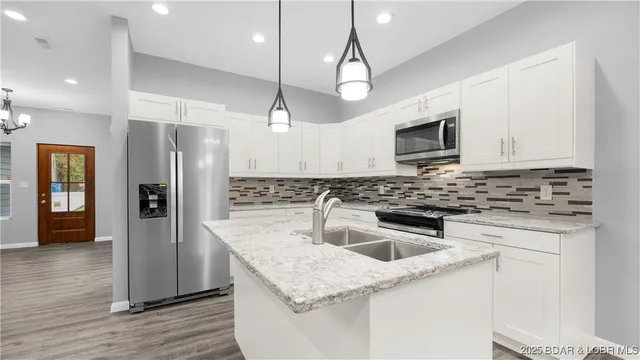 $369,000 | 39 Buckingham Drive, Camdenton, MO 65020