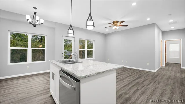 $380,000 | 39 Buckingham Drive, Camdenton, MO 65020