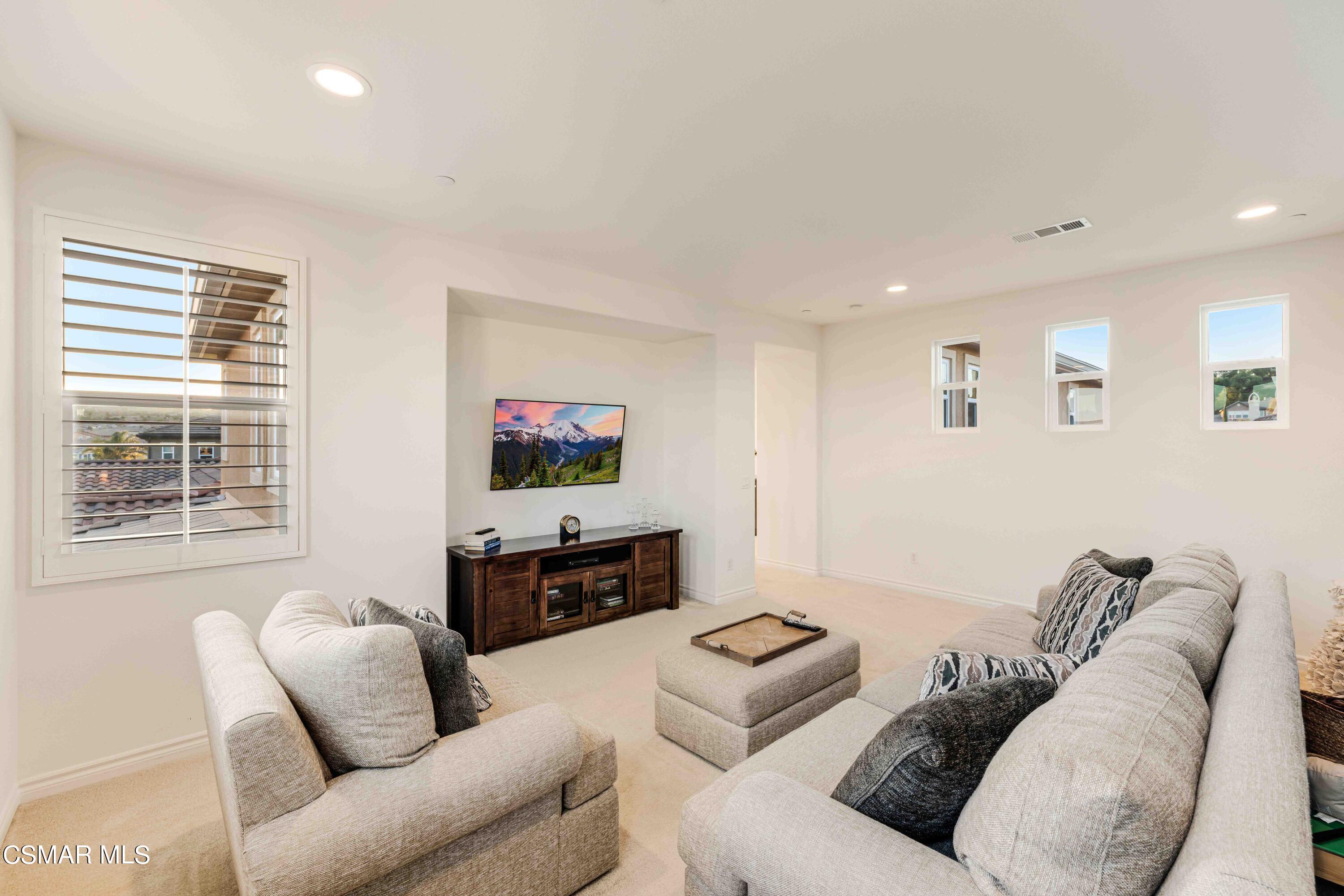 13210 Bent Grass Place Moorpark, CA 93021 - Photo 26 of 73 13210 Bent Grass Pl-29