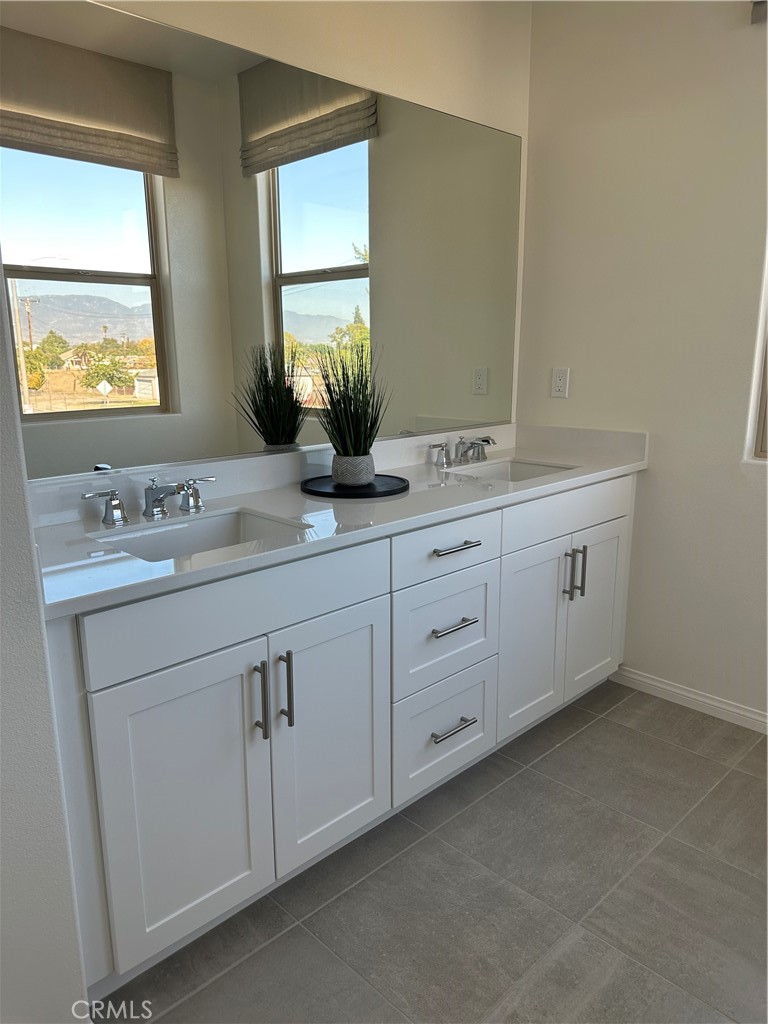 1933 South Apple Tree Way San Bernardino, CA 92408 - Photo 3 of 11
