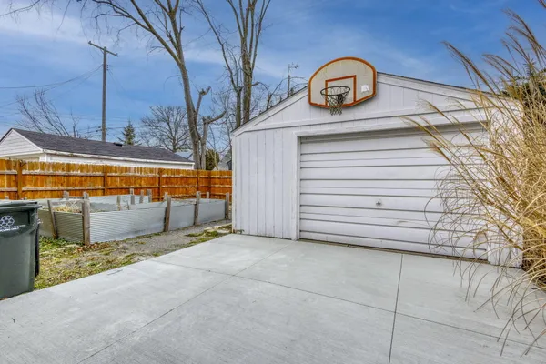 $1,600 | 23005 California Street, St. Clair Shores, MI 48080