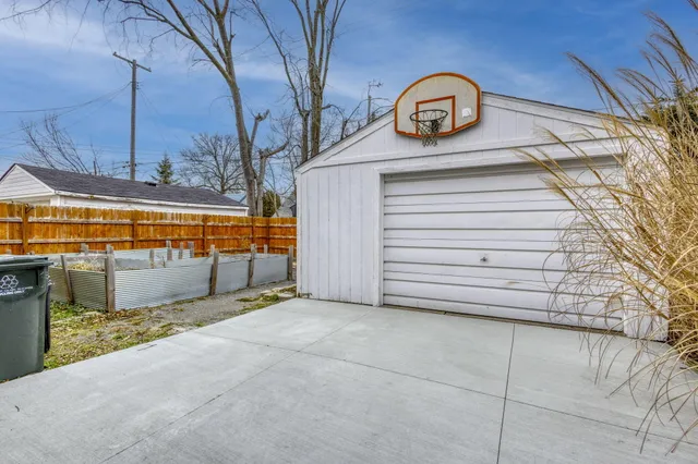 $1,700 | 23005 California Street, St. Clair Shores, MI 48080