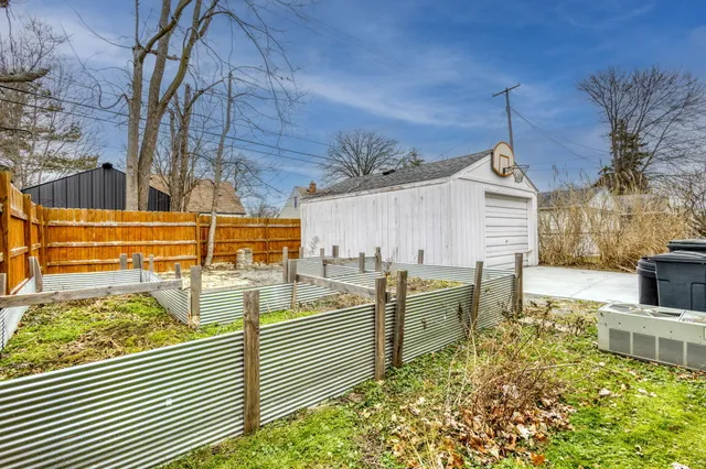 $1,700 | 23005 California Street, St. Clair Shores, MI 48080