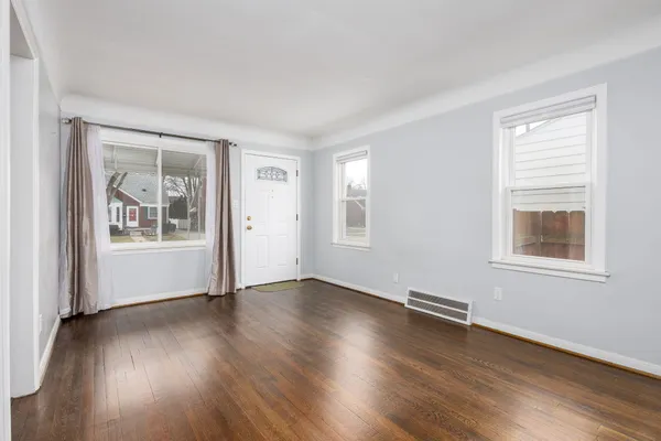 $1,600 | 23005 California Street, St. Clair Shores, MI 48080