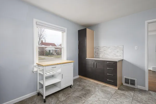 $1,600 | 23005 California Street, St. Clair Shores, MI 48080
