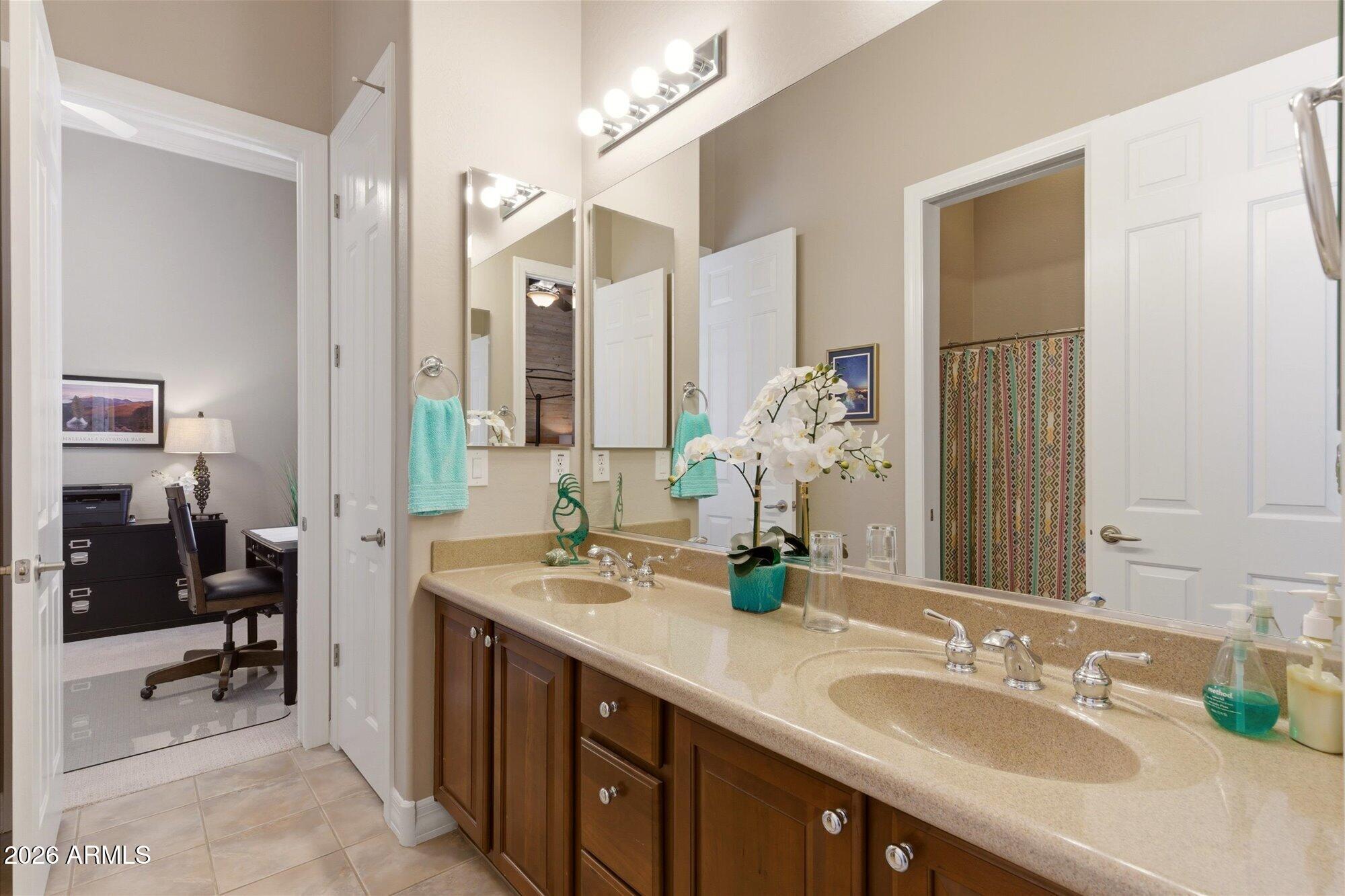 40118 North Lytham Way Phoenix, AZ 85086 - Photo 22 of 40 Jack and jill bath