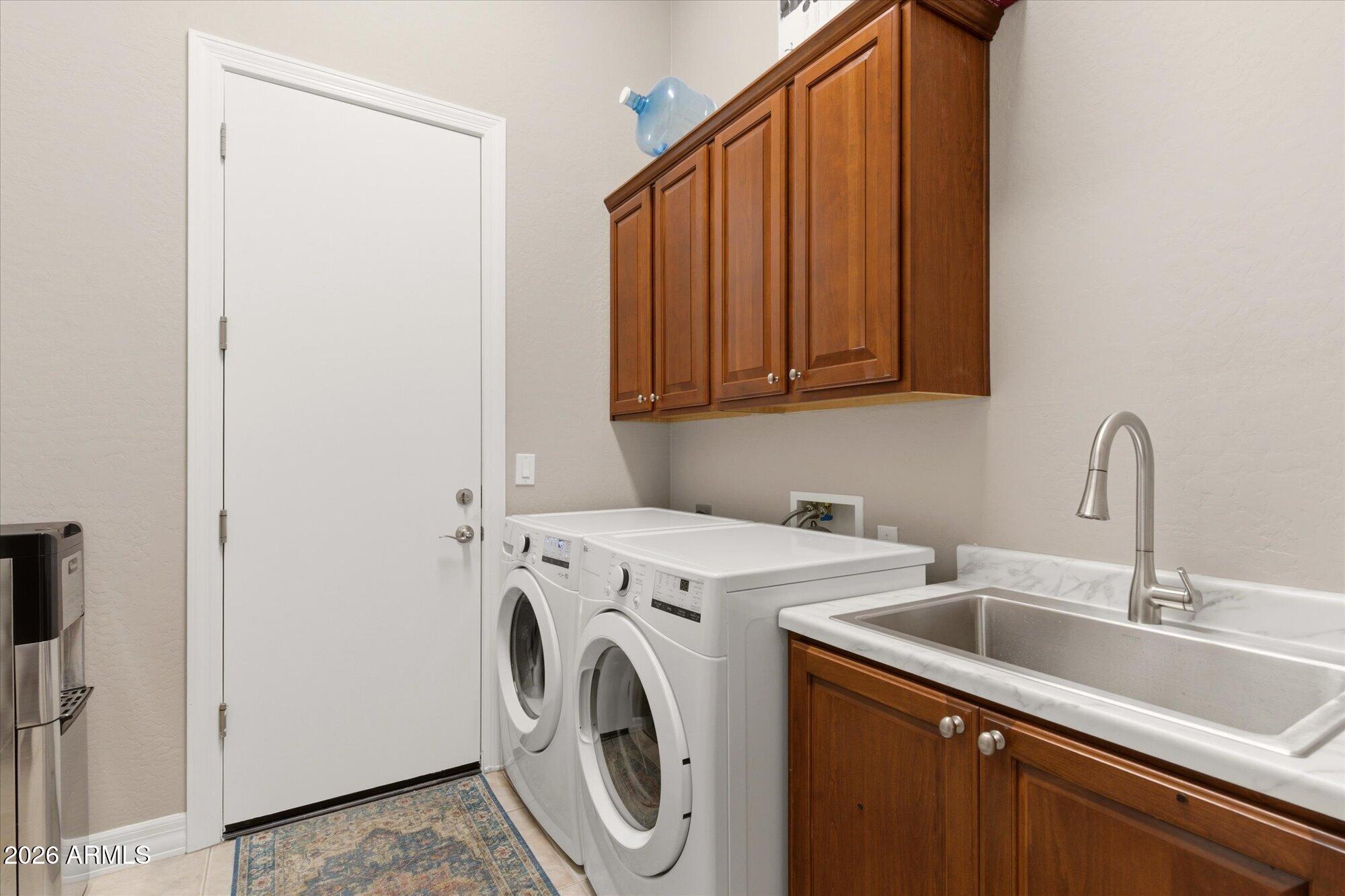 40118 North Lytham Way Phoenix, AZ 85086 - Photo 28 of 40 Laundry w sink and cabinets