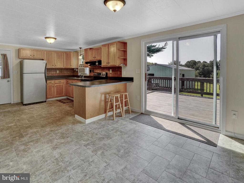 Kitchen & Dining Area