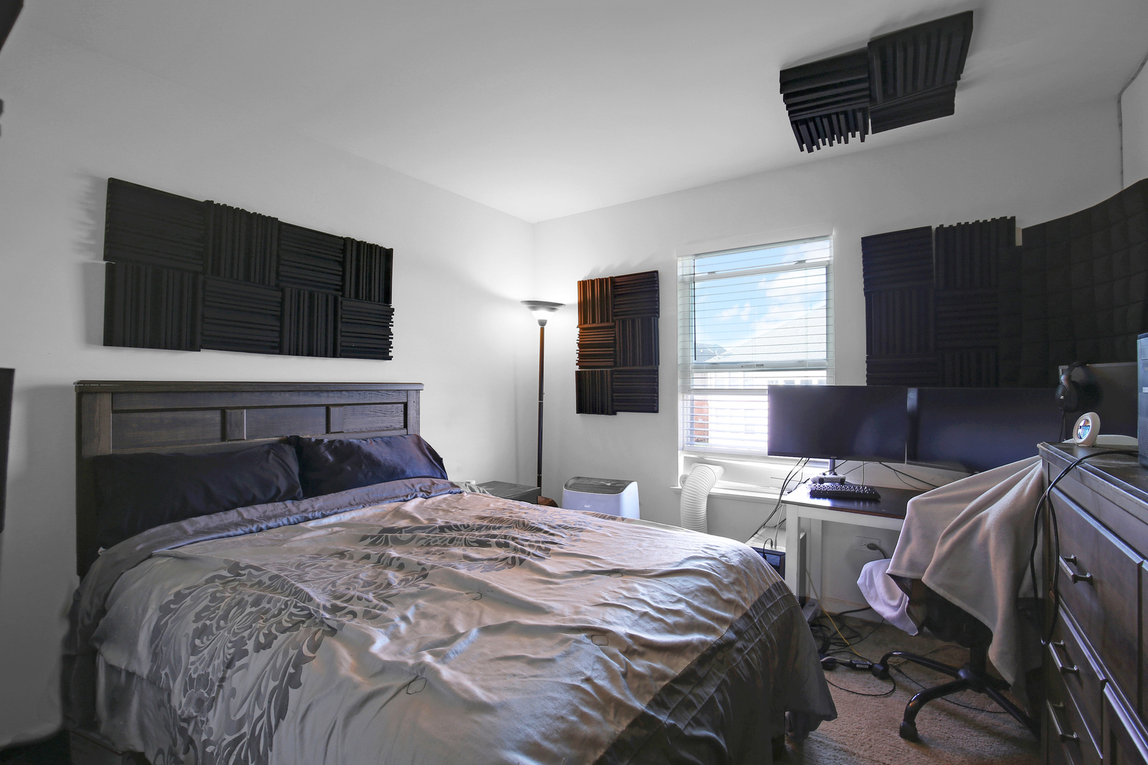 98 Lawrence Lane Matteson, IL 60443 - Photo 11 of 20 a bedroom with a bed and a television
