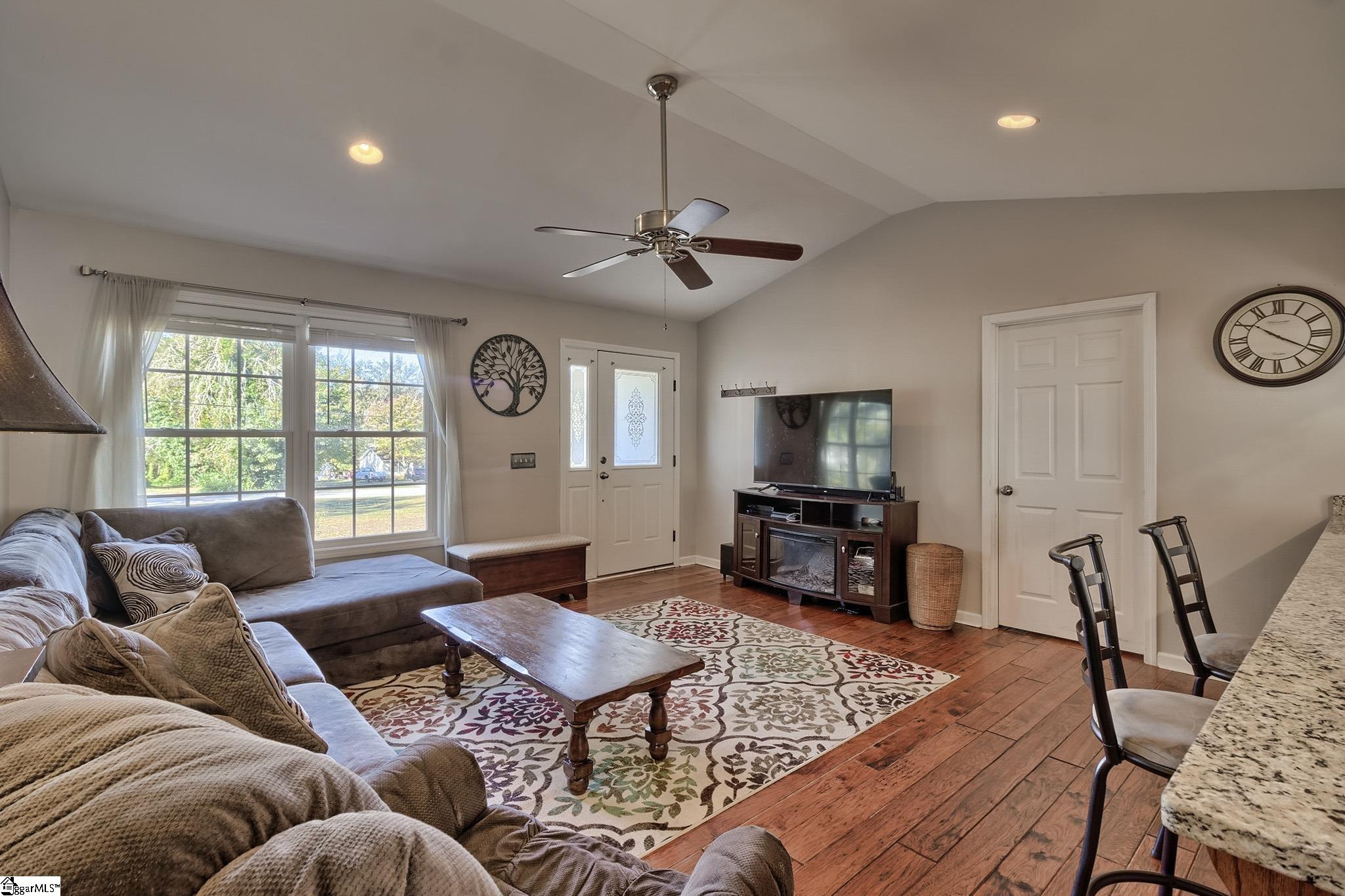 3843 Neely Ferry Road Laurens, SC 29360 - Photo 4 of 29