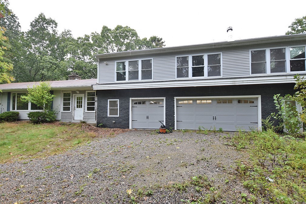 121 Swan Road Smithfield, RI 02917 - Photo 2 of 19