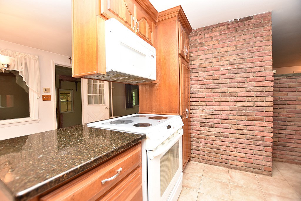 121 Swan Road Smithfield, RI 02917 - Photo 4 of 19