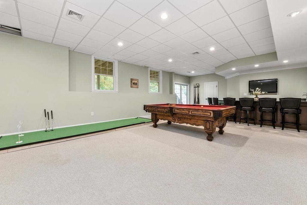 4 Fox Run Way Hingham, MA 02043 - Photo 27 of 34 a room with furniture