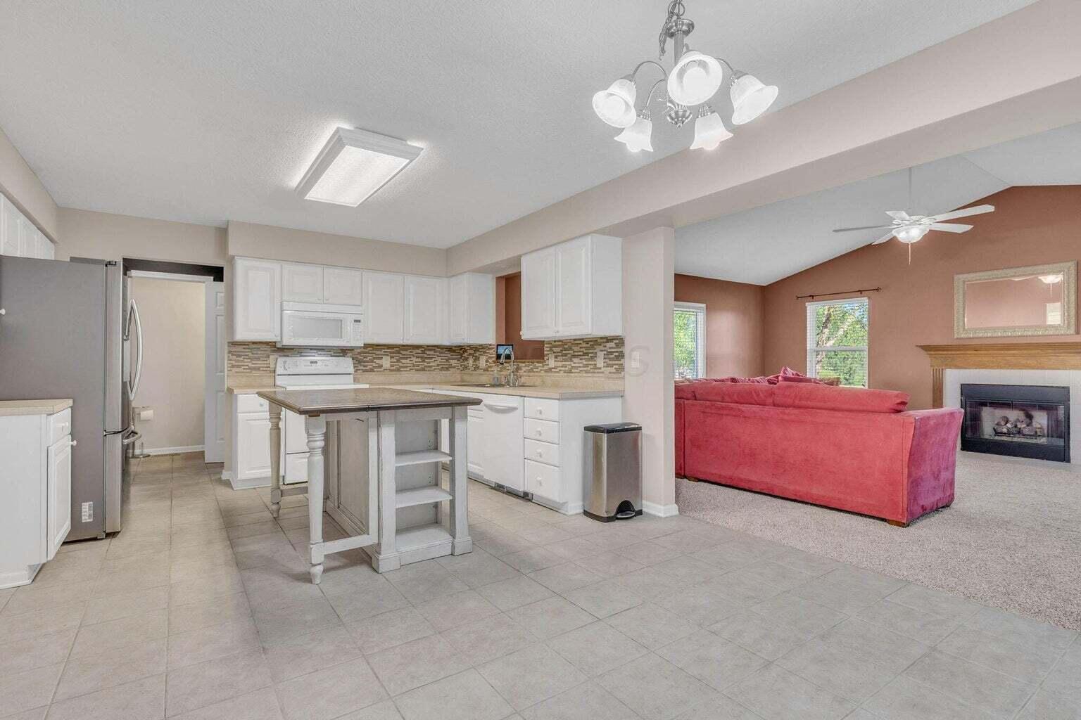 2265 Reeves Avenue Lewis Center, OH 43035 - Photo 8 of 25 Eat-in kitchen