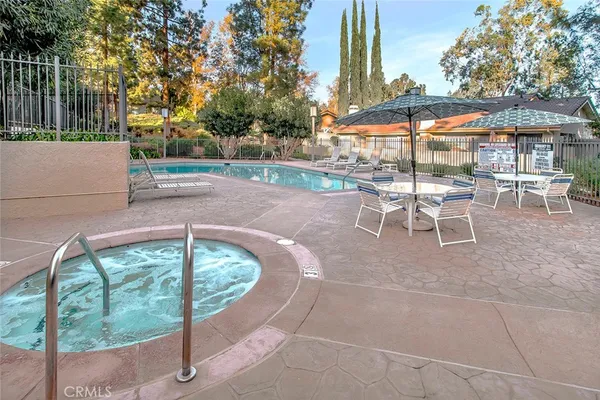 $765,000 | 230 Via Del Caballo, Oak Park, CA 91377