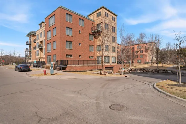 $239,900 | 1070 Grandview Court Northeast, Unit 414, Columbia Heights, MN 55421