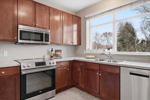 $239,900 | 1070 Grandview Court Northeast, Unit 414, Columbia Heights, MN 55421