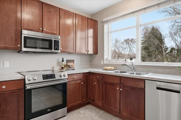 $239,900 | 1070 Grandview Court Northeast, Unit 414, Columbia Heights, MN 55421