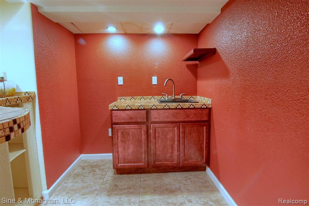 1536 Cook Road Grosse Pointe Woods, MI 48236 - Photo 26 of 39