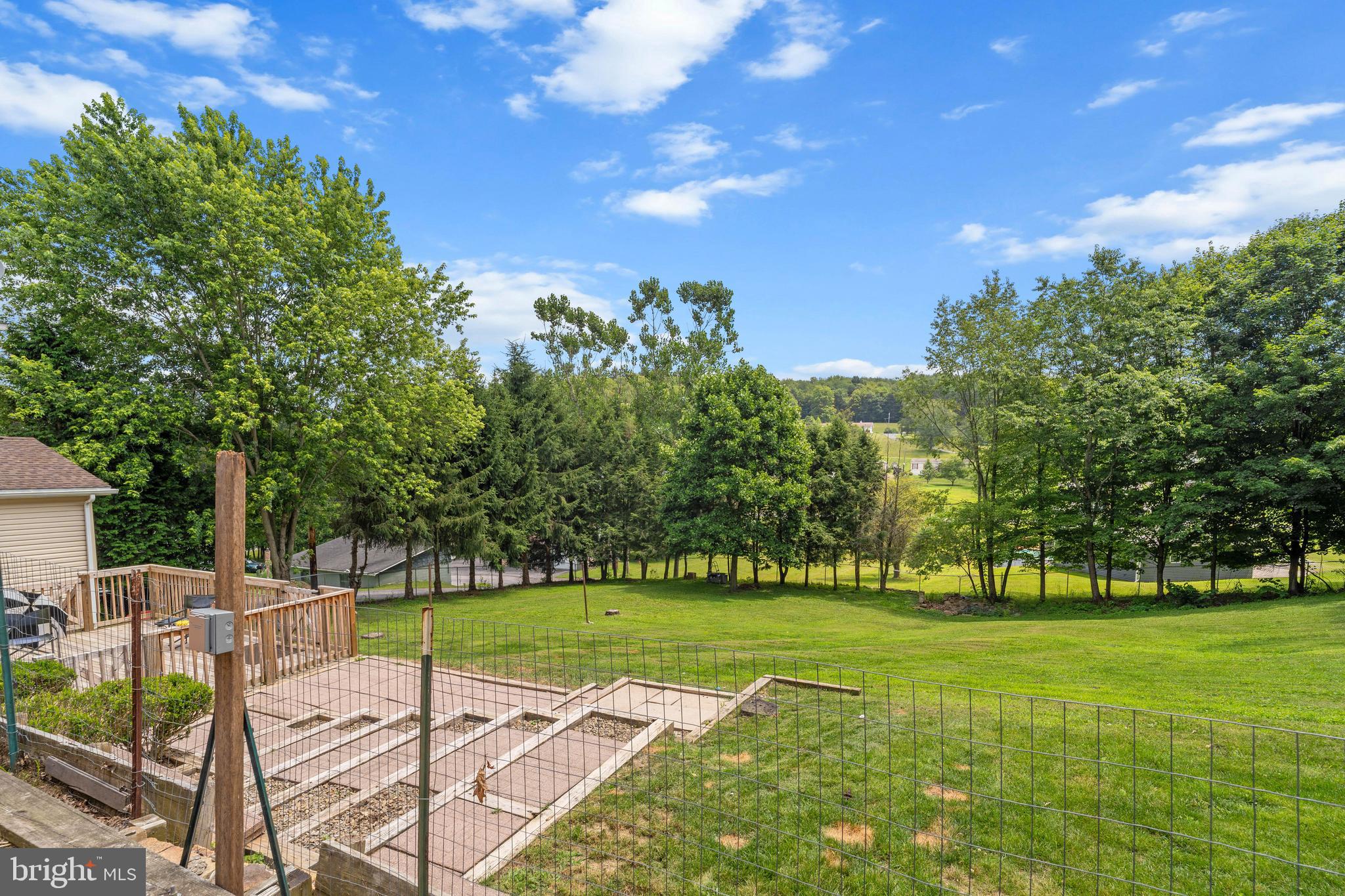 609 Elizabeth Street Houtzdale, PA 16651 - Photo 22 of 22 a view of a volley ball court