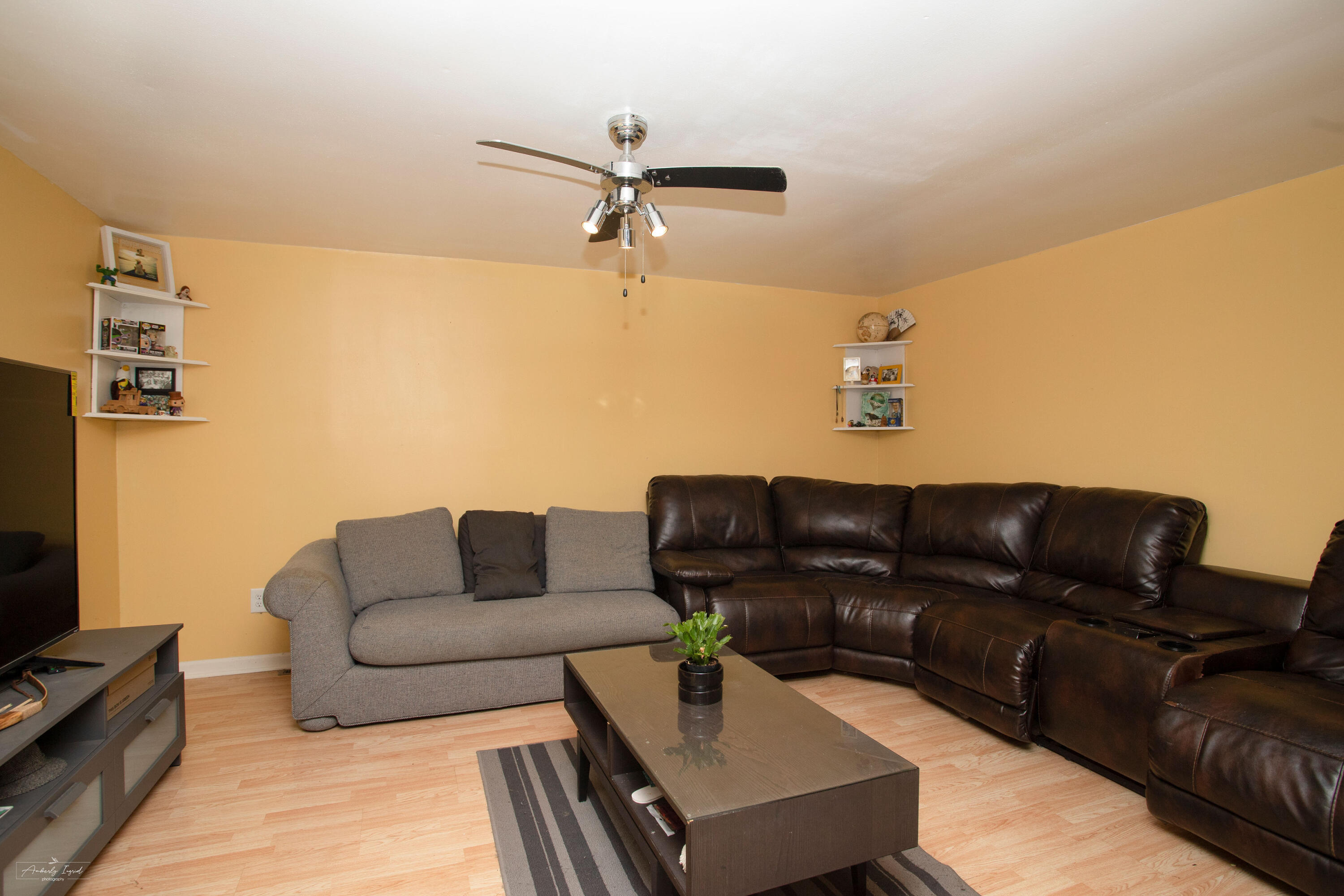 12430 Timber Ridge Drive Pleasant Prairie, WI 53158 - Photo 7 of 14 12430 Timber-livrm2