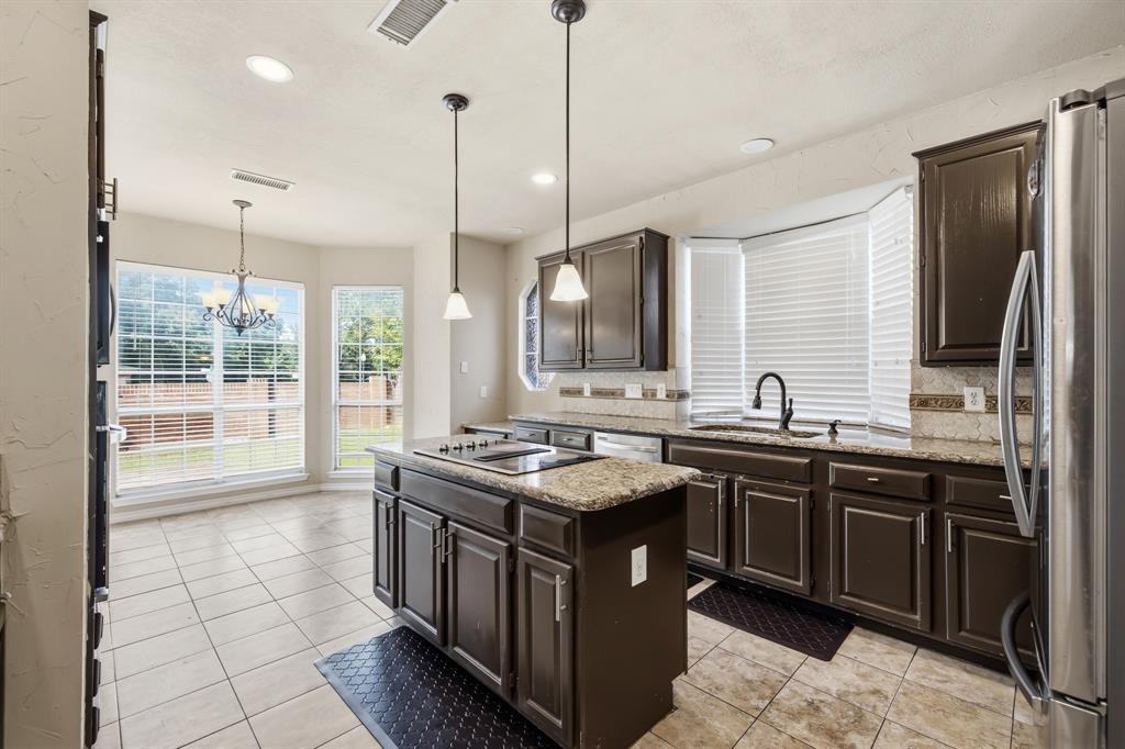 1911 New Haven Road Grapevine, TX 76051 - Photo 8 of 39 Traditional Drees kitchen.