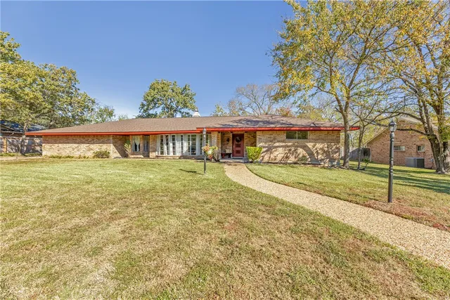 $399,000 | 1107 Merry Oaks Drive, College Station, TX 77840