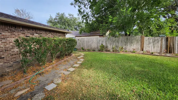 $1,900 | 7314 El Cresta Drive, Houston, TX 77083