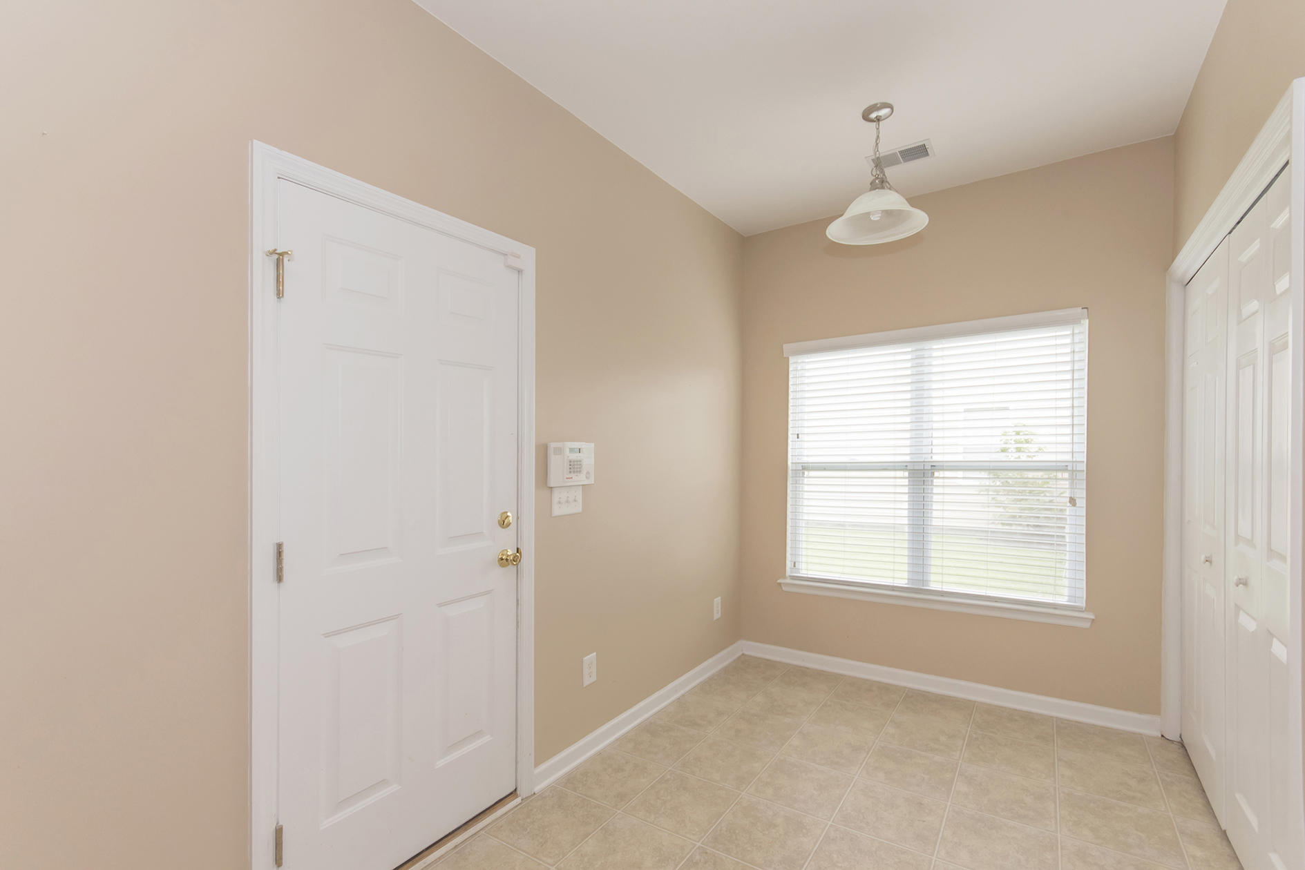 261 Westbrooke Road Summerville, SC 29486 - Photo 13 of 26 Eat-in area