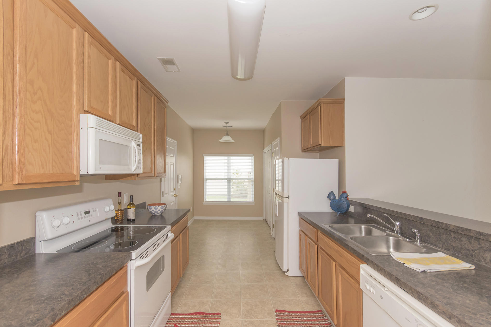 261 Westbrooke Road Summerville, SC 29486 - Photo 3 of 26 Kitchen and eat-in area