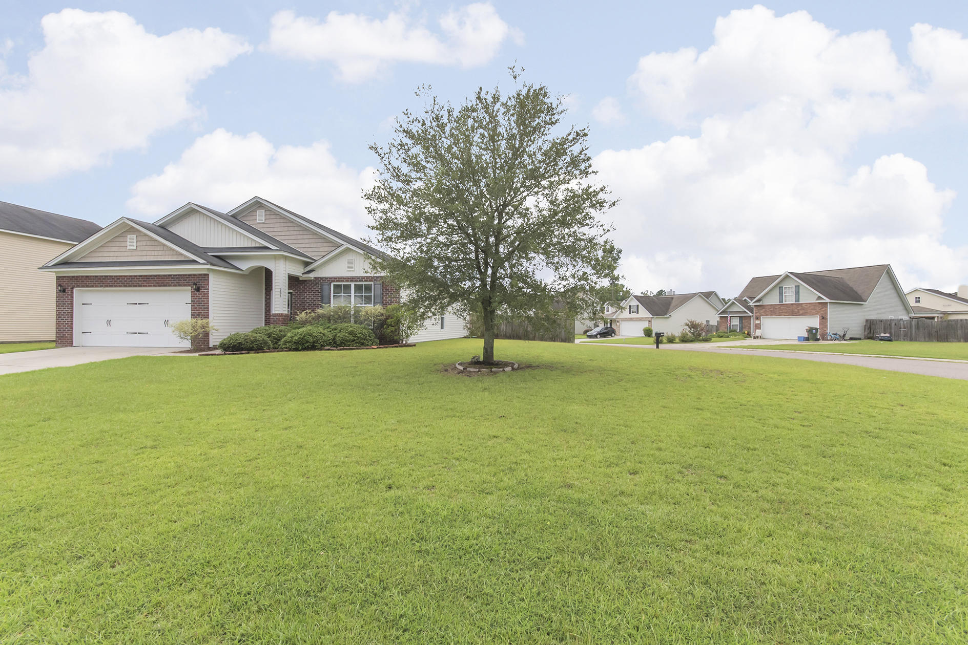 261 Westbrooke Road Summerville, SC 29486 - Photo 9 of 26 Huge corner lot
