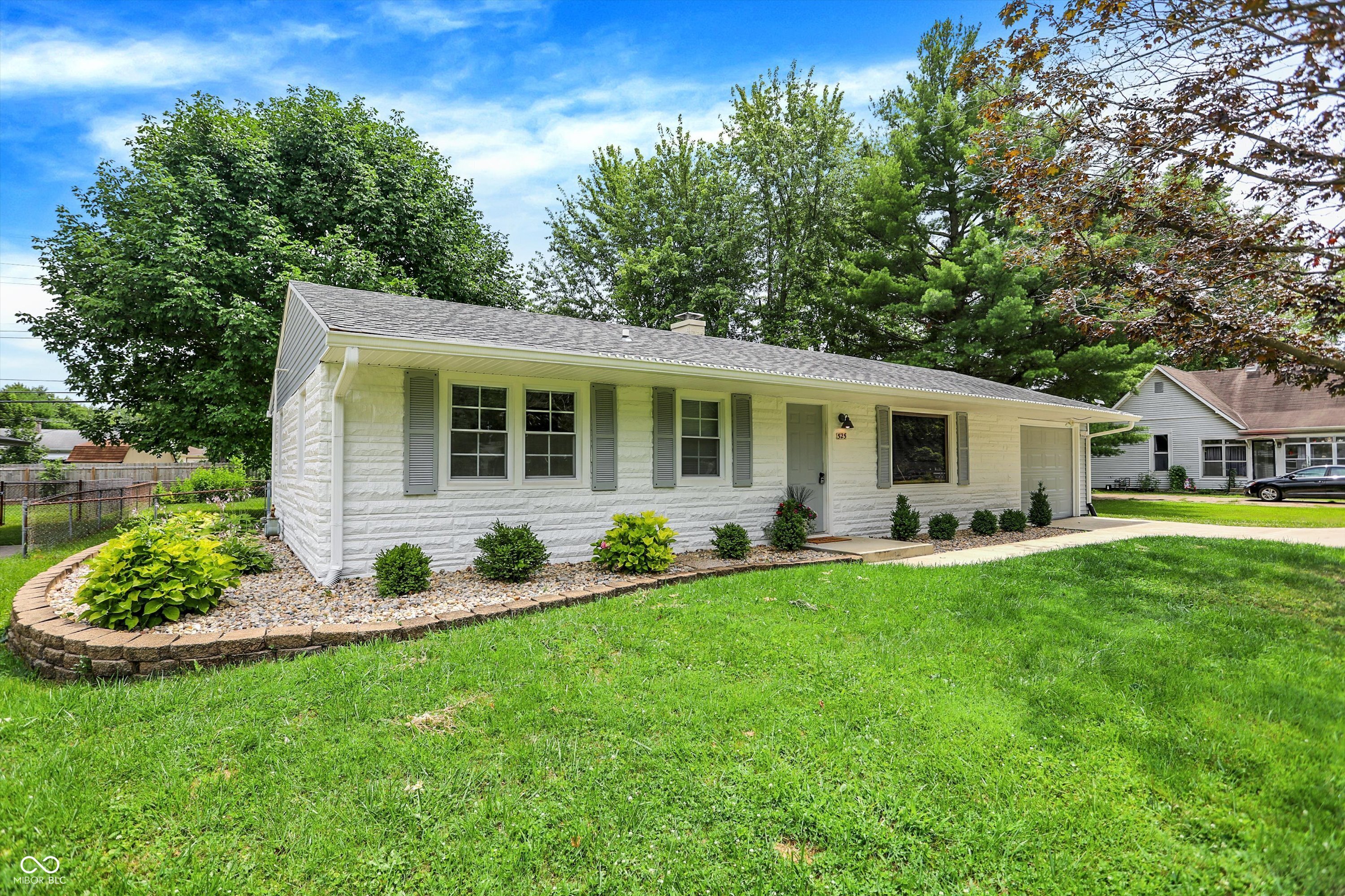 525 Howard Road Greenwood, IN 46142 - Photo 2 of 44 Gallery Image 2