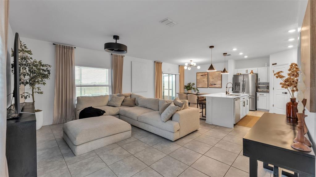 569 Reggie Road Winter Haven, FL 33859 - Photo 4 of 59