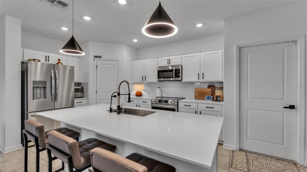 569 Reggie Road Winter Haven, FL 33859 - Photo 5 of 59